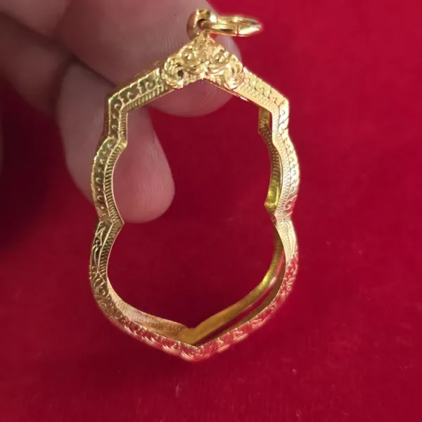 กรอบทองเสมาใส่ทั้งห่วงสงิห์เดี่ยว 舍玛连环狮子头金壳  #245 - พี่เปียก