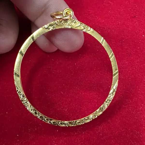 กรอบทองทรงกลม 圆形金壳 #300 - Vip ของเฒ่าแก่ ( พี่เพ็ญ ท่าข้าม )