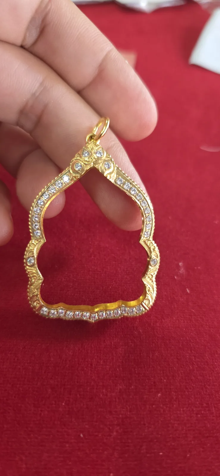 กรอบทองทรงเสมา 舍玛形金壳