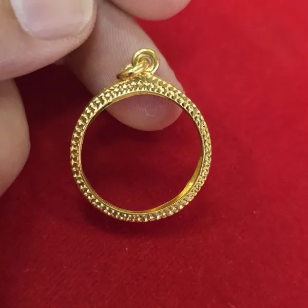 กรอบทองทรงกลม 圆形金壳