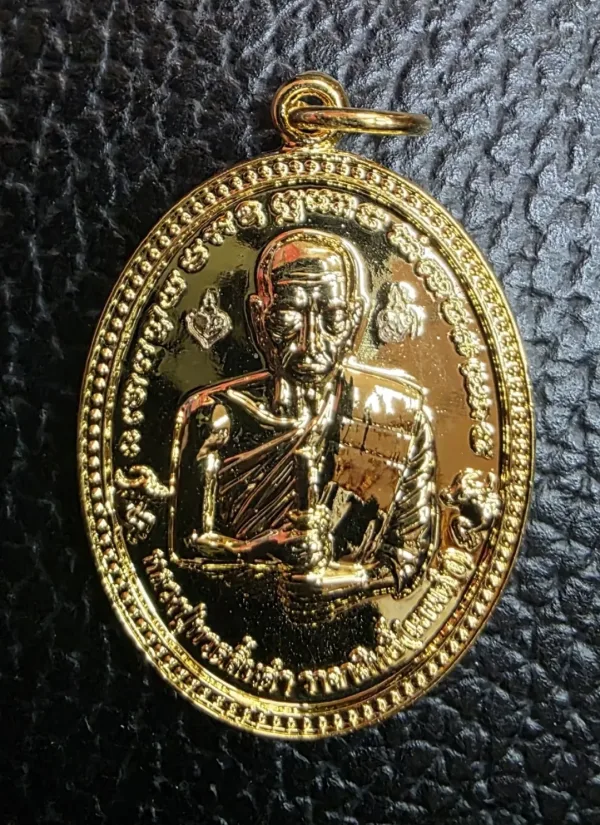 หลวงปู่ทวดลิ้นดำ เกจิสายใต้ สมทบทุนงานฉลองสมโภชตำหนัก (พิมพ์ปรากฏองค์-รวมเทพ) ปี 2569 เนื้อทองแดงกะไหล่ทอง พิมพ์ปรากฏองค์-รวมเทพ ตำหนักหลวงปู่ทวดลิ้นดำ ท่าข้าม สงขลา 300 องค์