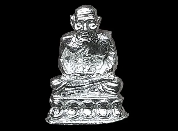 รูปหล่อ หลวงปู่ทวด พระอาจารย์นอง วัดทรายขาว และเกจิสายใต้ กองทุนหลวงปู่ทวดสงเคราะห์ (พิมพ์จิ๋วหัวไม้ขีด) ปี 2535 เนื้อเงิน พิมพ์จิ๋วแขนทะลุ นิยม วัดช้างให้ ปัตตานี ไม่ระบุแน่ชัด
