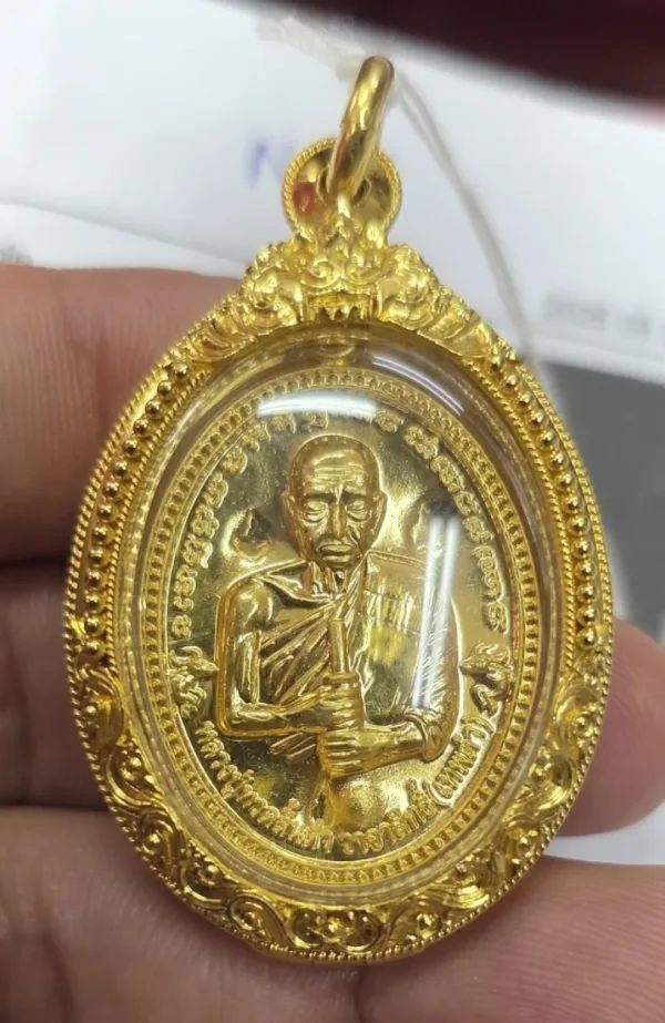 หลวงปู่ทวดลิ้นดำ เกจิสายใต้ รุ่นสมทบทุนงานฉลองสมโภชตำหนัก (พิมพ์ปรากฏองค์-รวมเทพ) ปี 2569 เนื้อทองคำ พิมพ์ปรากฏองค์-รวมเทพ ตำหนักหลวงปู่ทวดลิ้นดำ ท่าข้าม จ.สงขลา 9 องค์