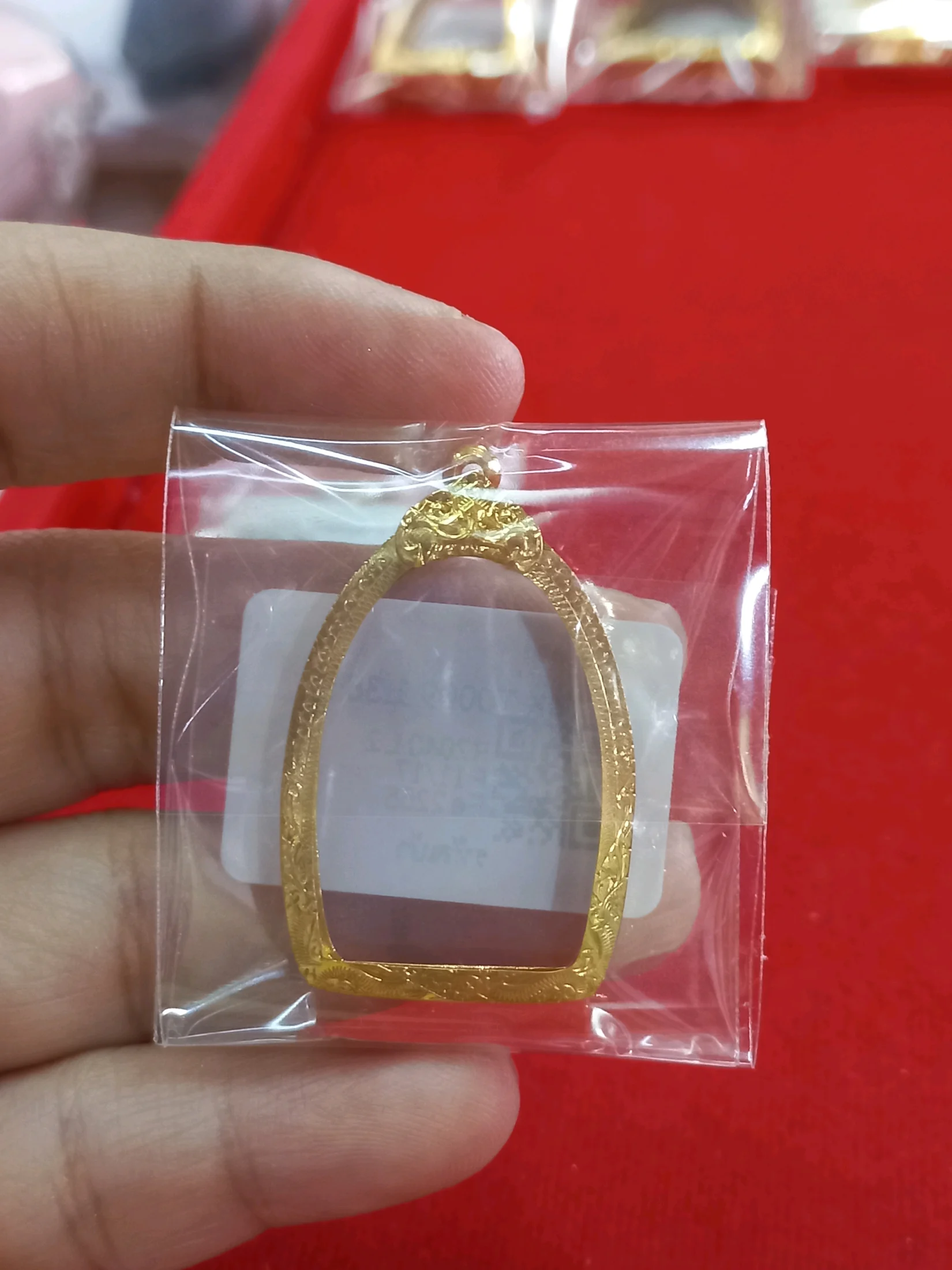 商品图片 หลวงปู่ทวดลิ้นดำรุ่นเบิกฟ้า