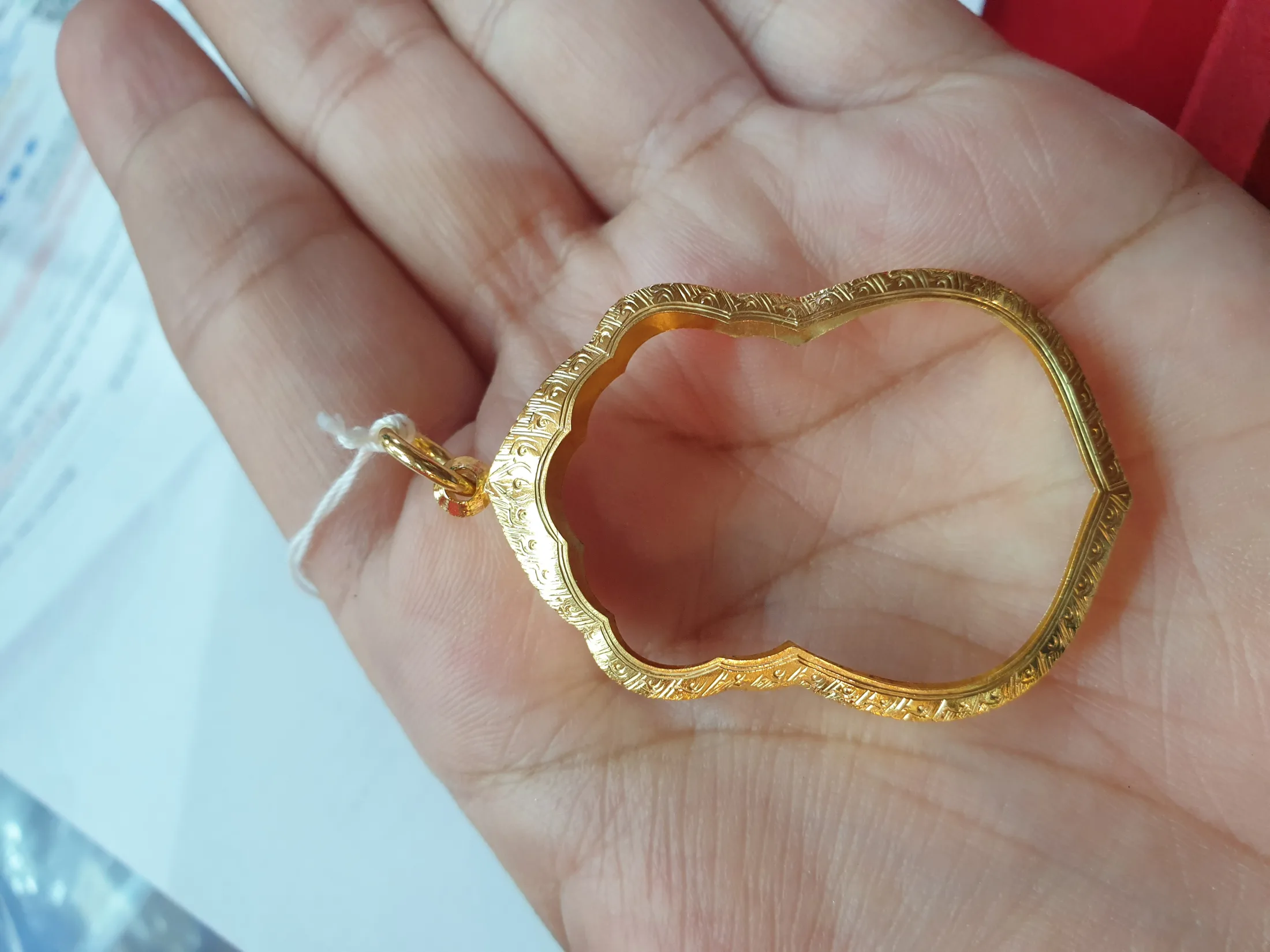 รูปสินค้า เหรียญหลวงพ่อรวย วัดตะโกLuang Pho Ruay amulet from Wat TakoA deposit of 500 RM is required.