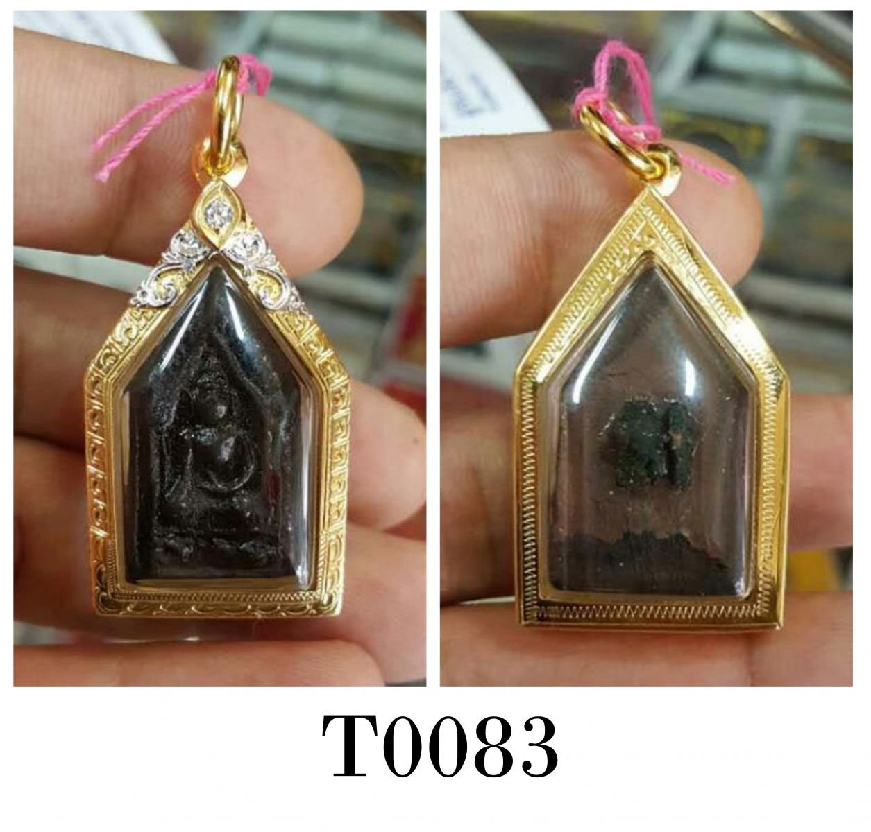 กรอบหน้าโอธรรมดาฉลุลายเฉพาะยอดบนชุบทองคำขาว ยอดฝังเพชรทรงหยอดน้ำ กลางล่างลายแข้งสิงห์