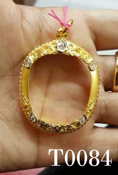 กรอบหน้าโองานมือติดลวดติดลายฉลุลวดเกลียวสามชั้นนหน้าพ่นทราย ฝังเพชรตามจุด6เม็ด