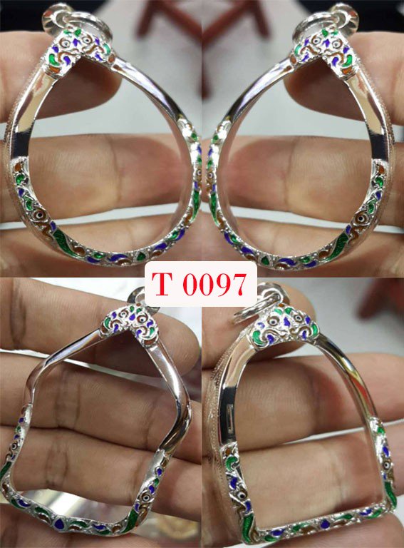 กรอบเงินงานหน้าโองานมือติดซุ้มบนล่างลงยาหลากสีหน้ามันข้างลายไทย