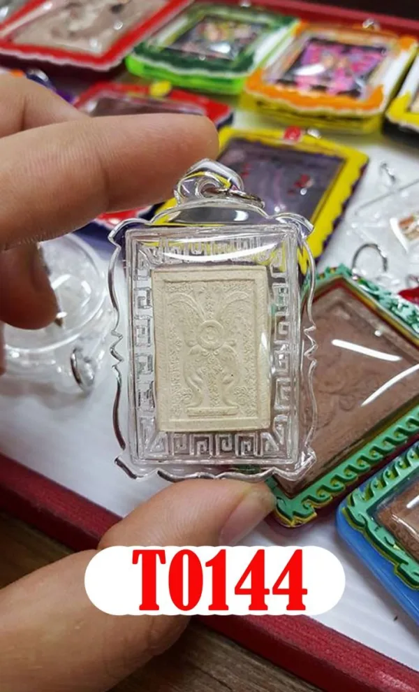 กรอบพลาสติกใสขอบในลายเลเซอร์ ขอบนอกตัดลาย หูทรงหยดน้ำสโลป - T0144