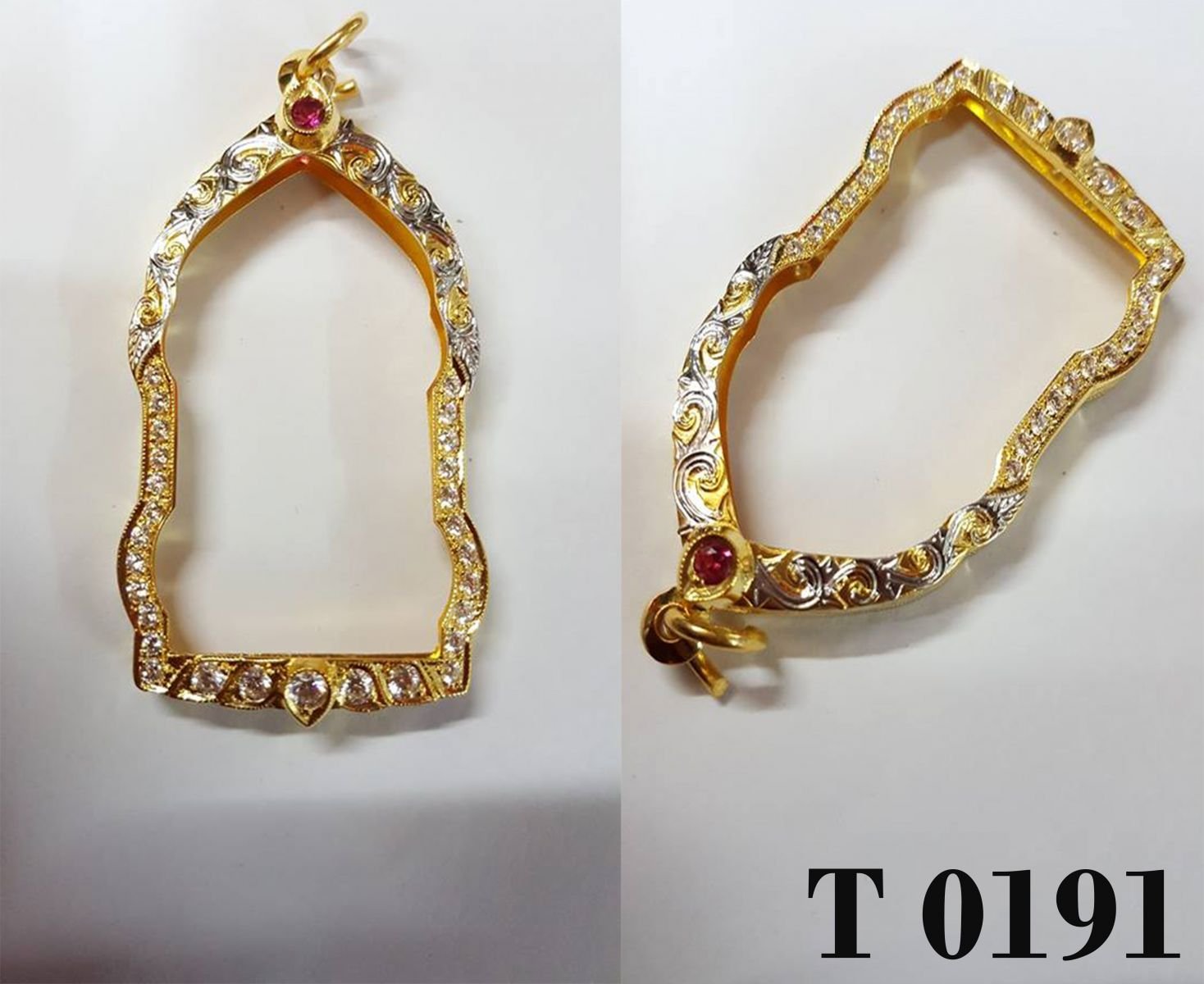 กรอบหน้าโอฝังเพชร บนลายฉลุชุบขาวติดเพชรทรงหยดน้ำ1เม็ด กลางฝังเพชรจิก4เม็มยิขอบ ล่างยกชั้นเพชรตาม้าไม่ชุบขาว