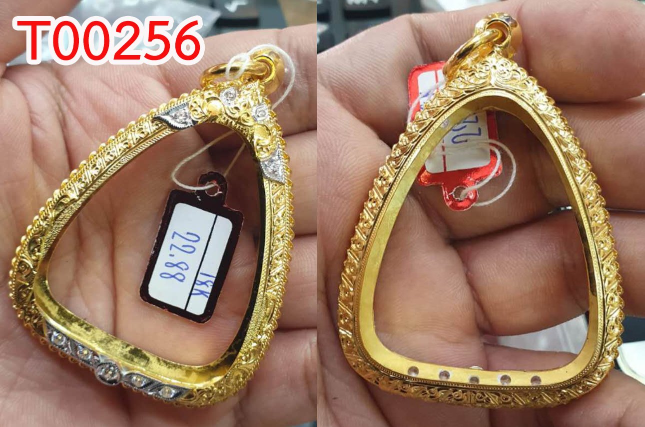 ตลับหน้าโอติดซุ้มสิงห์ต่อซ้ายขวาเพชร ตาฝังเพชรล่างพญานาคผสมผสมเพชร หลังลายแข้งสิงห์ลายตัด