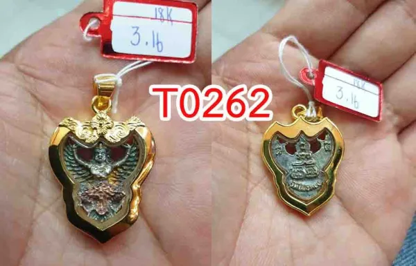 กรอบหน้าโอ บนลายเถาวัลย์+เกสรลงยาหลักสีบนล่างสีตามสั่ง ล่างลายพญานาคแกะลายซ้ายขวา+ล่างกลางแกะลงยานามสกุลตัสหนังสือนูนสียาตามสั่ง กลางลายแข้งสิงห์ ข้างลวดเกลียว3ชั้น - T0262