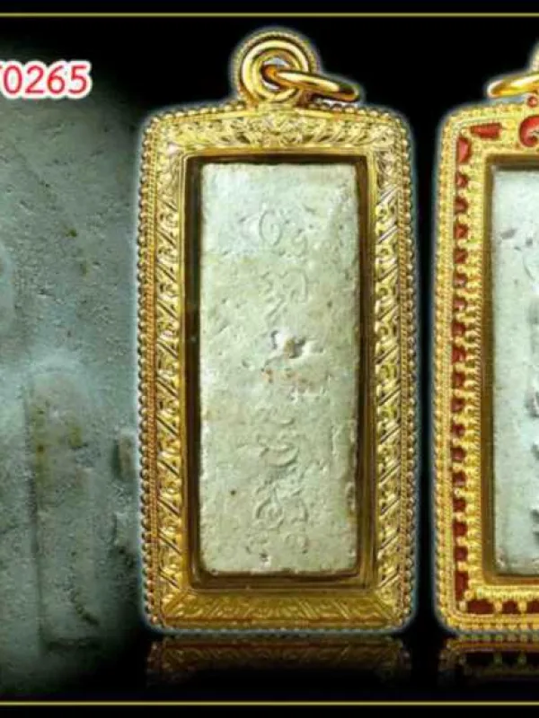 ตลับหน้าโอ ลงยาสีตามสั่ง หน้าไข่ปลาทรง3เหลี่ยม ยอดลวดเกลียวสุโขทัยลงยา ข้างลวดเกลียวไข่ปลา หลังลายไทย หูลวดติดลวดเกลียว - T0265