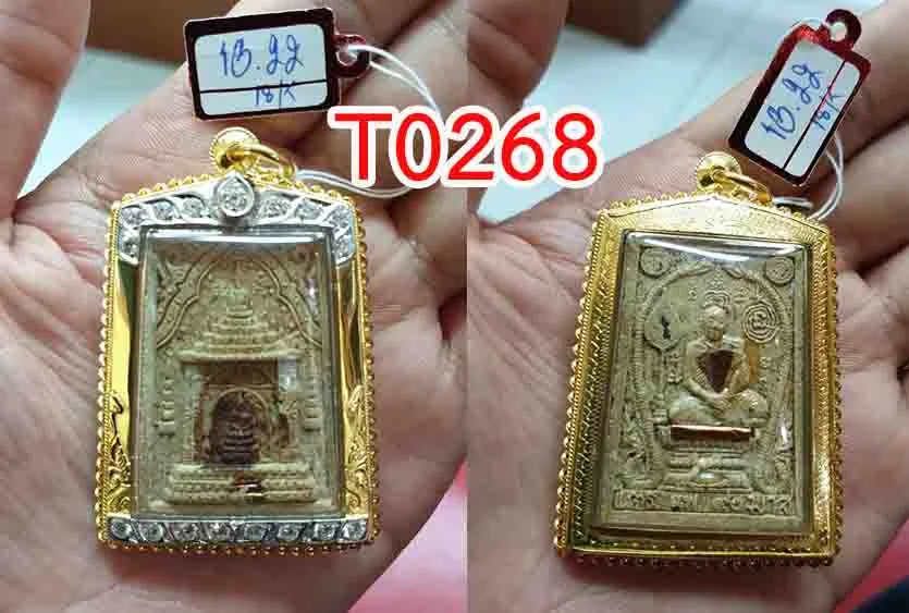 กรอบทองหน้าโอ บนฝังเพชรทรงตาม้ายอดทรงหยดน้ำ ล่างฝังเพชรผสมพญานาค หน้าขัดมัน ข้างลวดเกลียว3ชั้น ชุบ2สี หูเชื่อมลวดเกลียว หลังลายไทย - T0268
