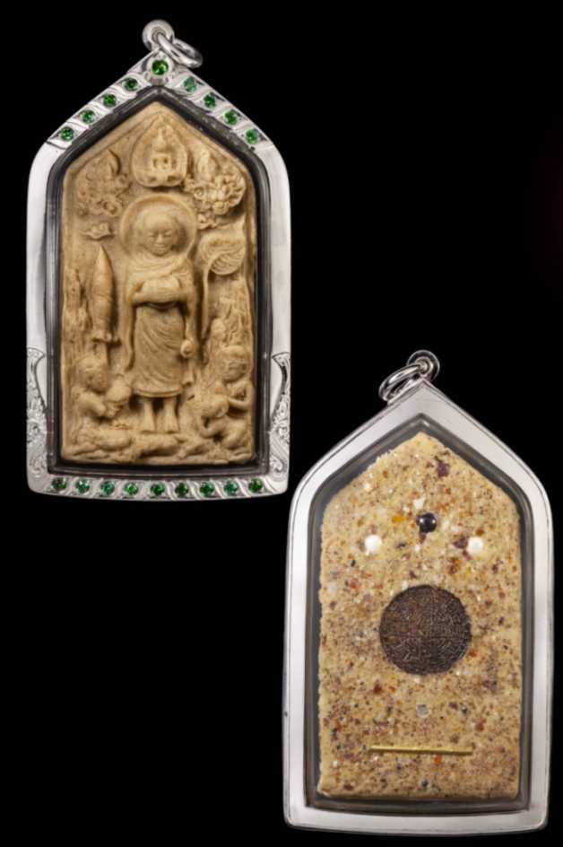 กรอบทองหน้าโอ บนฝังเพชรทรงตาม้ายอดทรงหยดน้ำ ล่างฝังเพชรผสมพญานาค พลอยสีตามสั่ง ขัดมันทั้งองค์