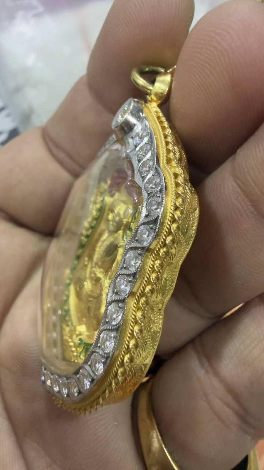 กรอบหน้าโอฝังเพชรรอบ ยอดฝังทรงหยดน้ำ1 เม็มด ฝังแบบตาม้า ยิขอบชุบ ทองคำขาว ข้างลวดเกลียว3ชั้น - T0563 (ภาพ 2)