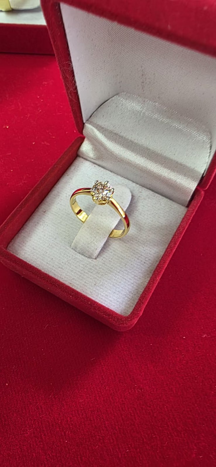 แหวนเพชรแท้โซลิแทร์ สไตล์หญิงหรูหรูหรา ขวัญวันวาเลนไทน์ เครื่องประดับ แหวนแต่งงาน งานเลี้ยง - T0571