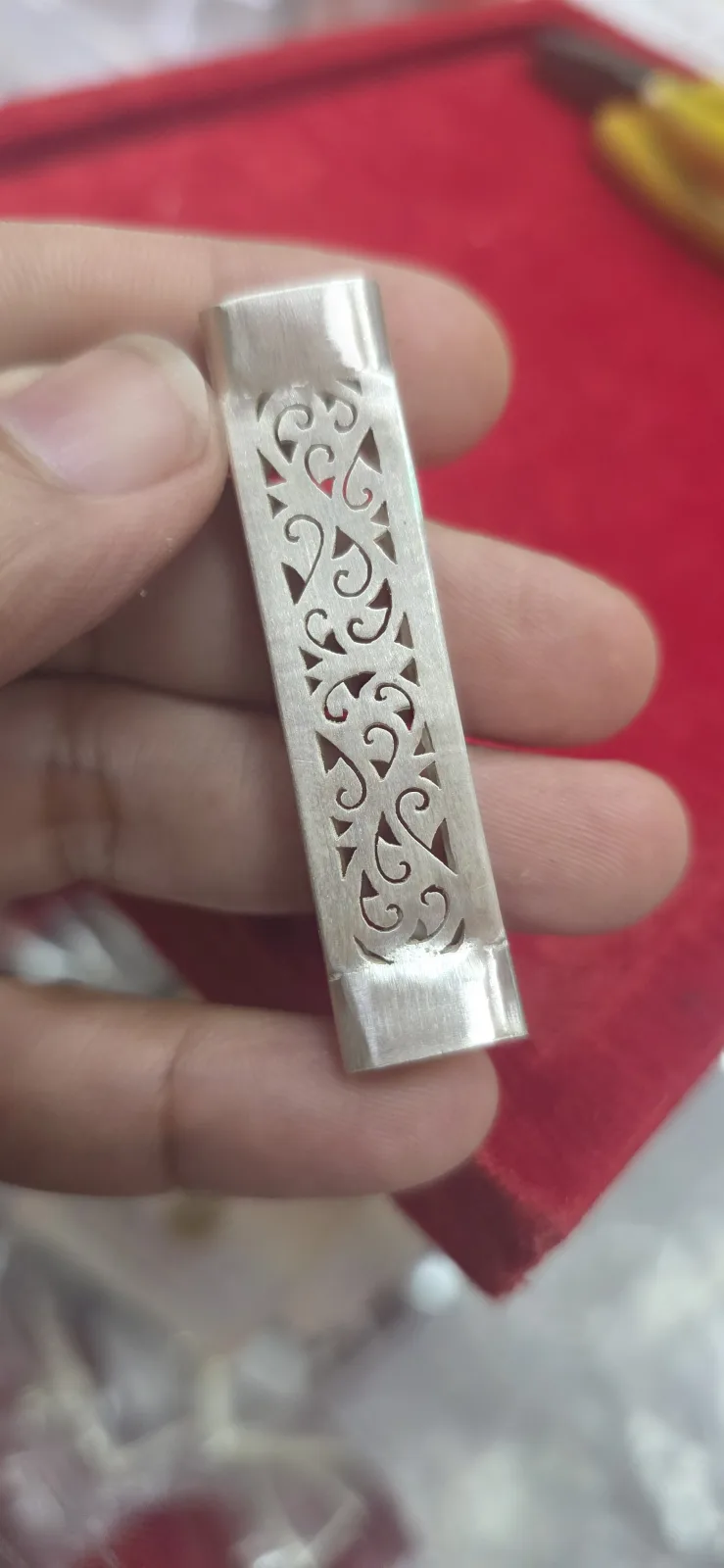 ตลับตะกรุดข้อมือกันน้ำหลังปิดฉลุลายข้าง+หลัง ฝาบัวข้างลวดเกลียว - T0578 (ภาพ 3)